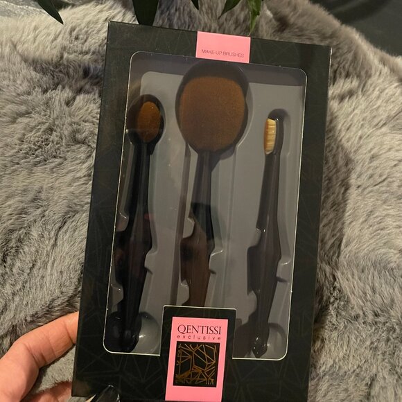 Exclusive Makeup Brushes from Qentissi!  Professional 3 Piece Set  NWT - Picture 3 of 5
